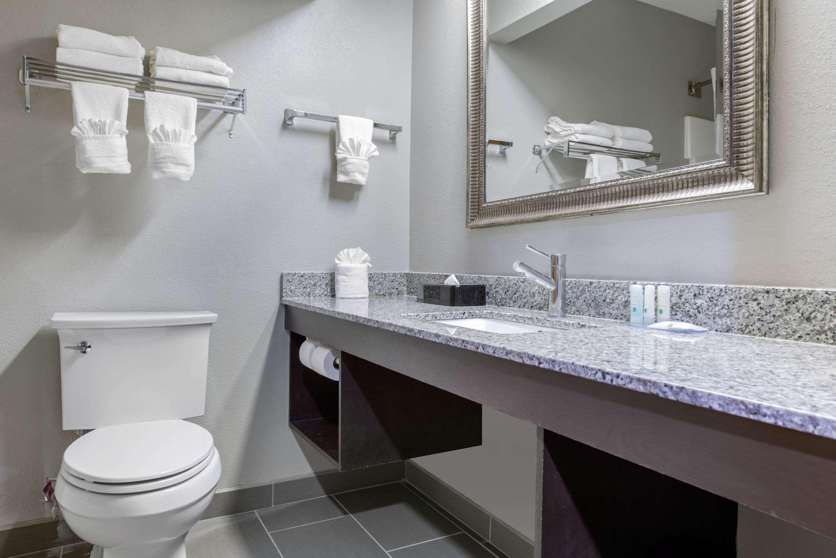 Quality Inn & Suites Brownsburg - Indianapolis West Ngoại thất bức ảnh