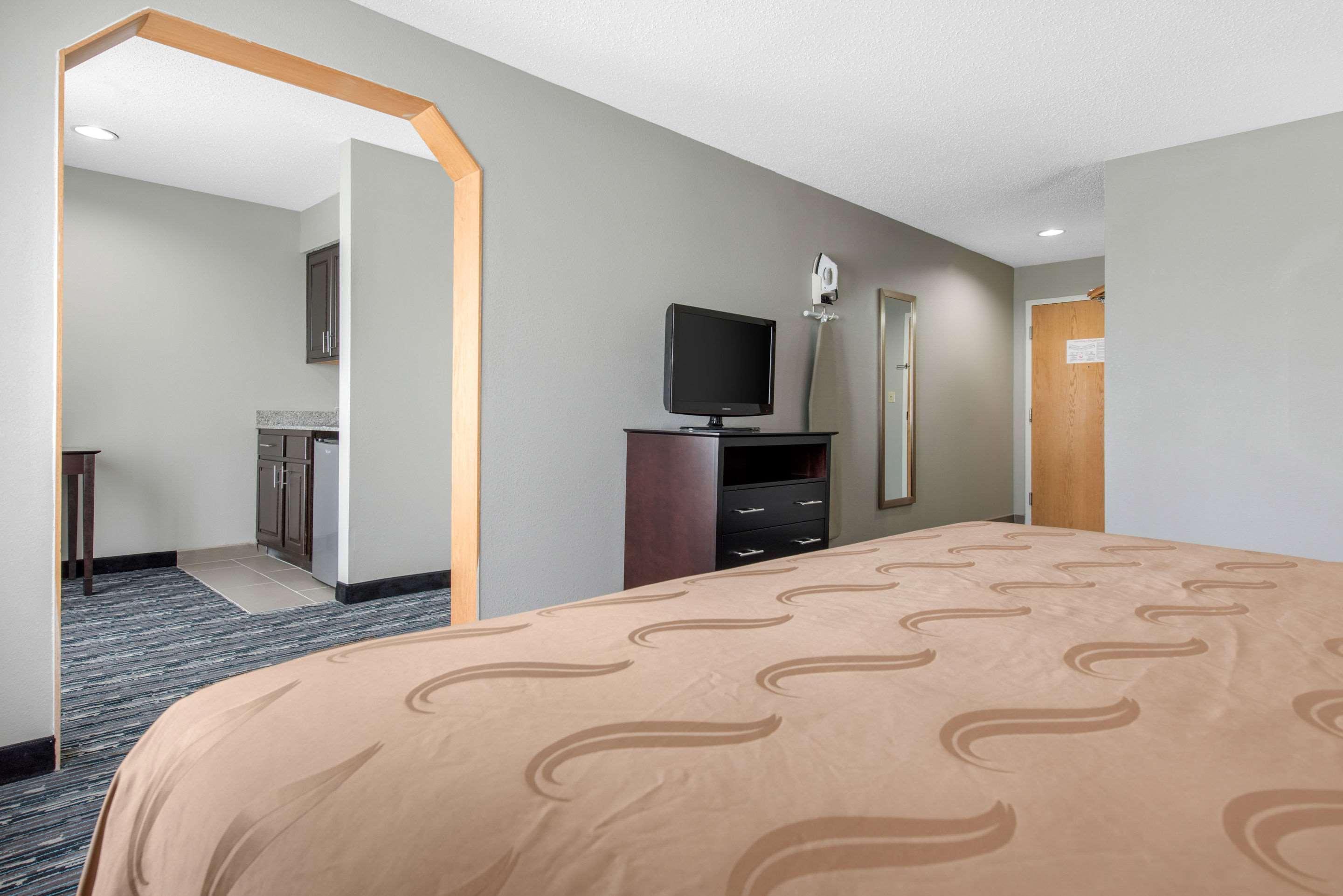 Quality Inn & Suites Brownsburg - Indianapolis West Ngoại thất bức ảnh