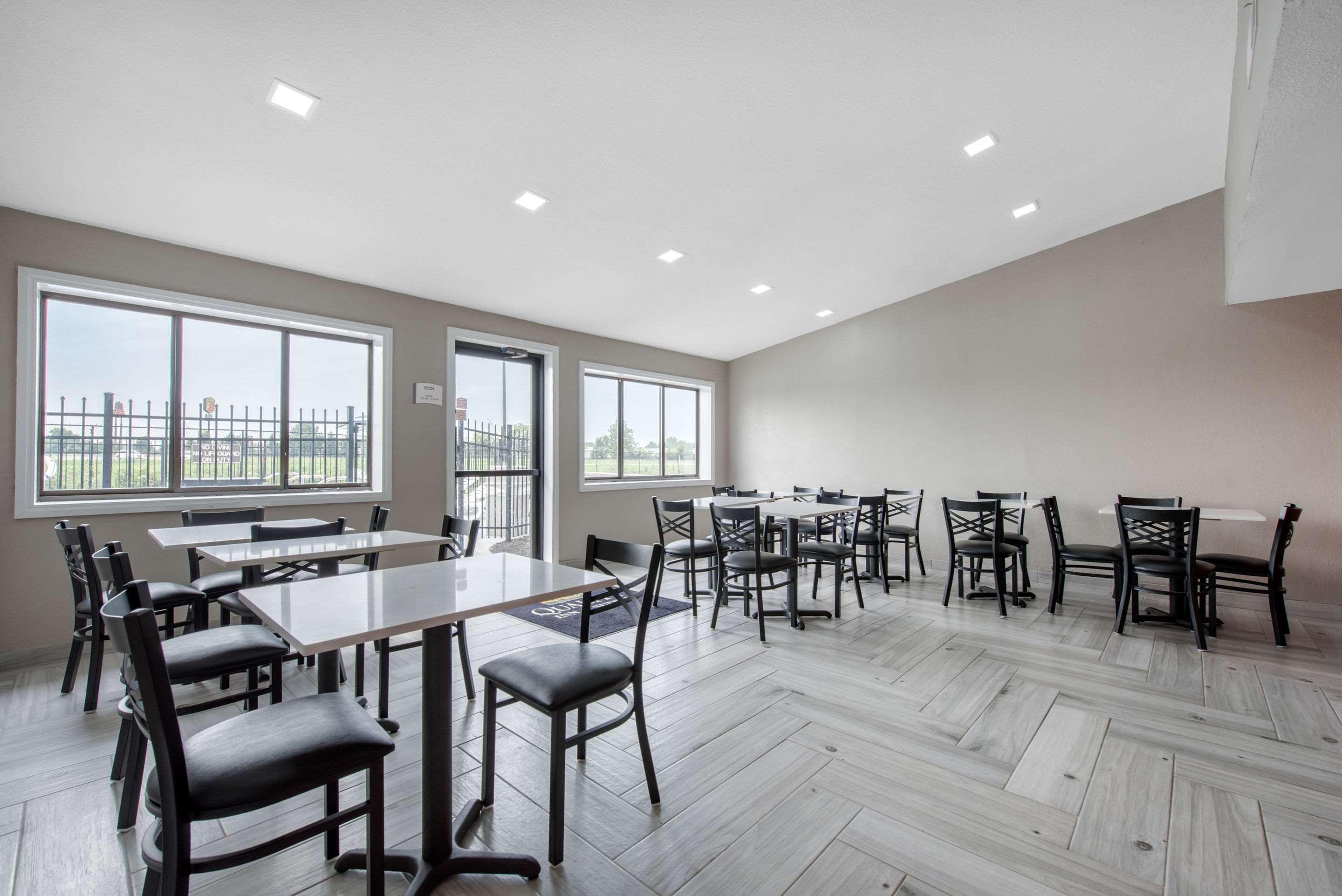 Quality Inn & Suites Brownsburg - Indianapolis West Ngoại thất bức ảnh