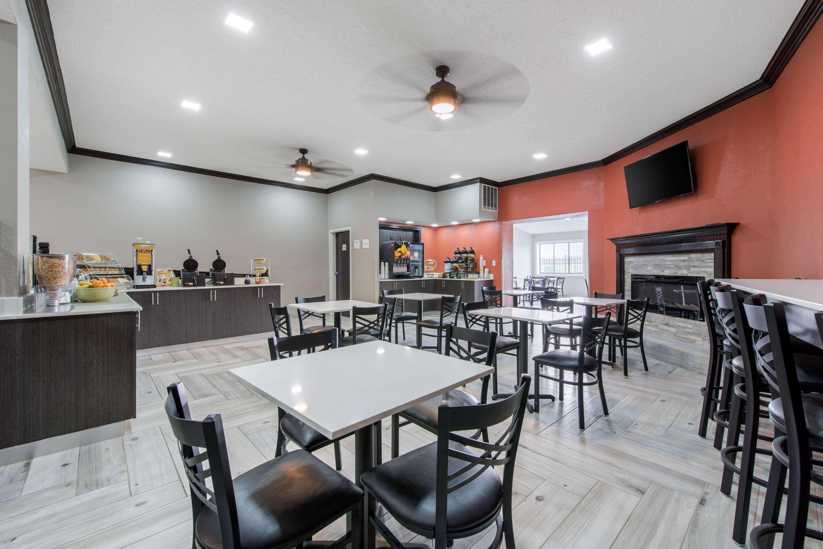 Quality Inn & Suites Brownsburg - Indianapolis West Ngoại thất bức ảnh