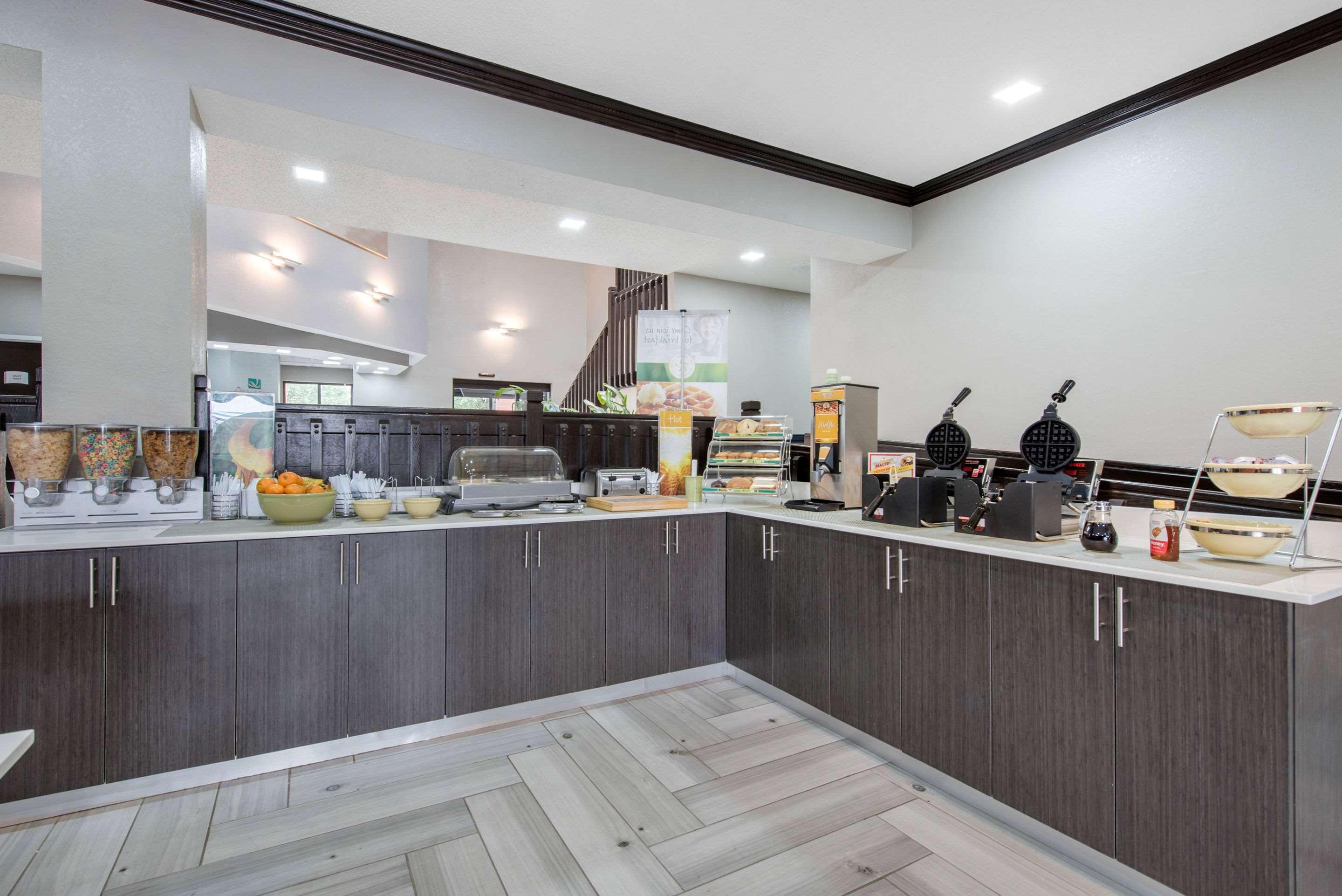 Quality Inn & Suites Brownsburg - Indianapolis West Ngoại thất bức ảnh