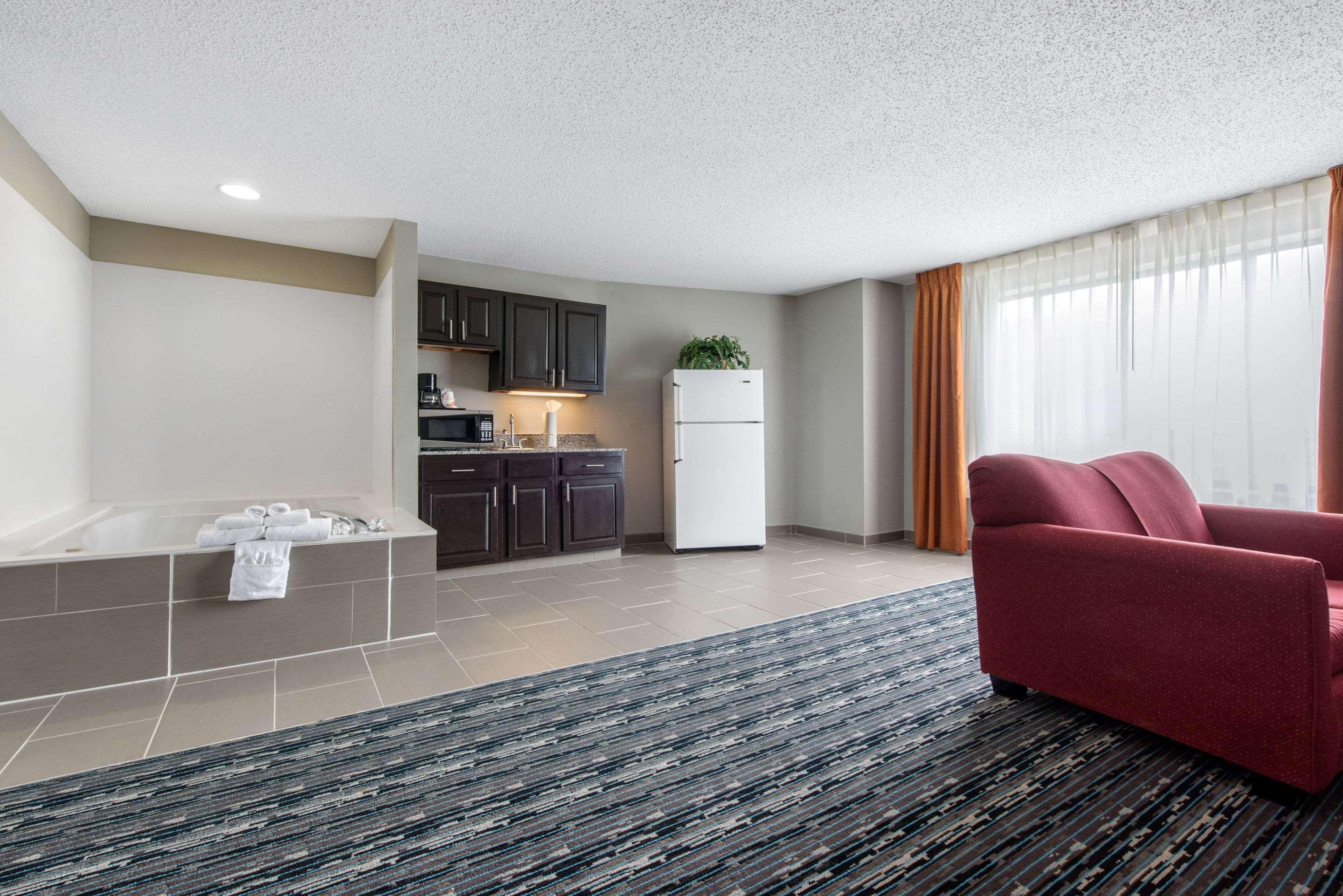 Quality Inn & Suites Brownsburg - Indianapolis West Ngoại thất bức ảnh