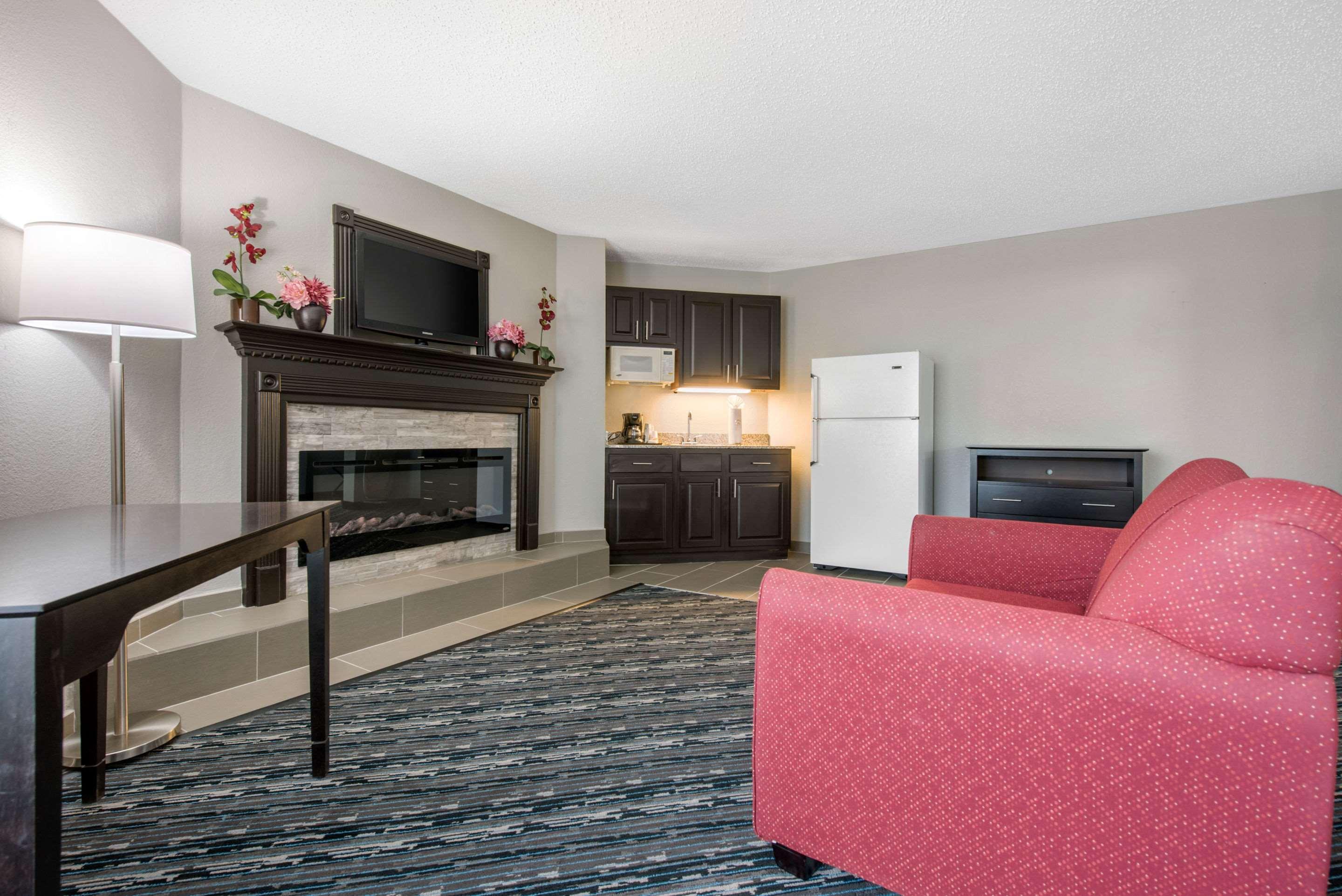 Quality Inn & Suites Brownsburg - Indianapolis West Ngoại thất bức ảnh