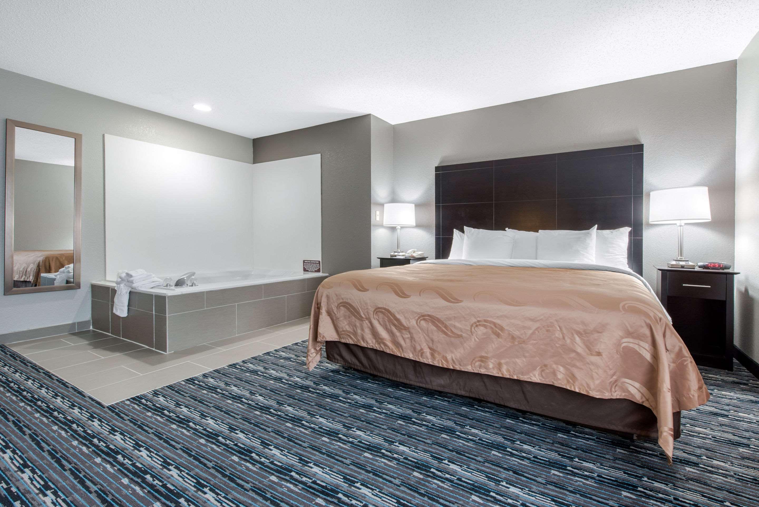 Quality Inn & Suites Brownsburg - Indianapolis West Ngoại thất bức ảnh