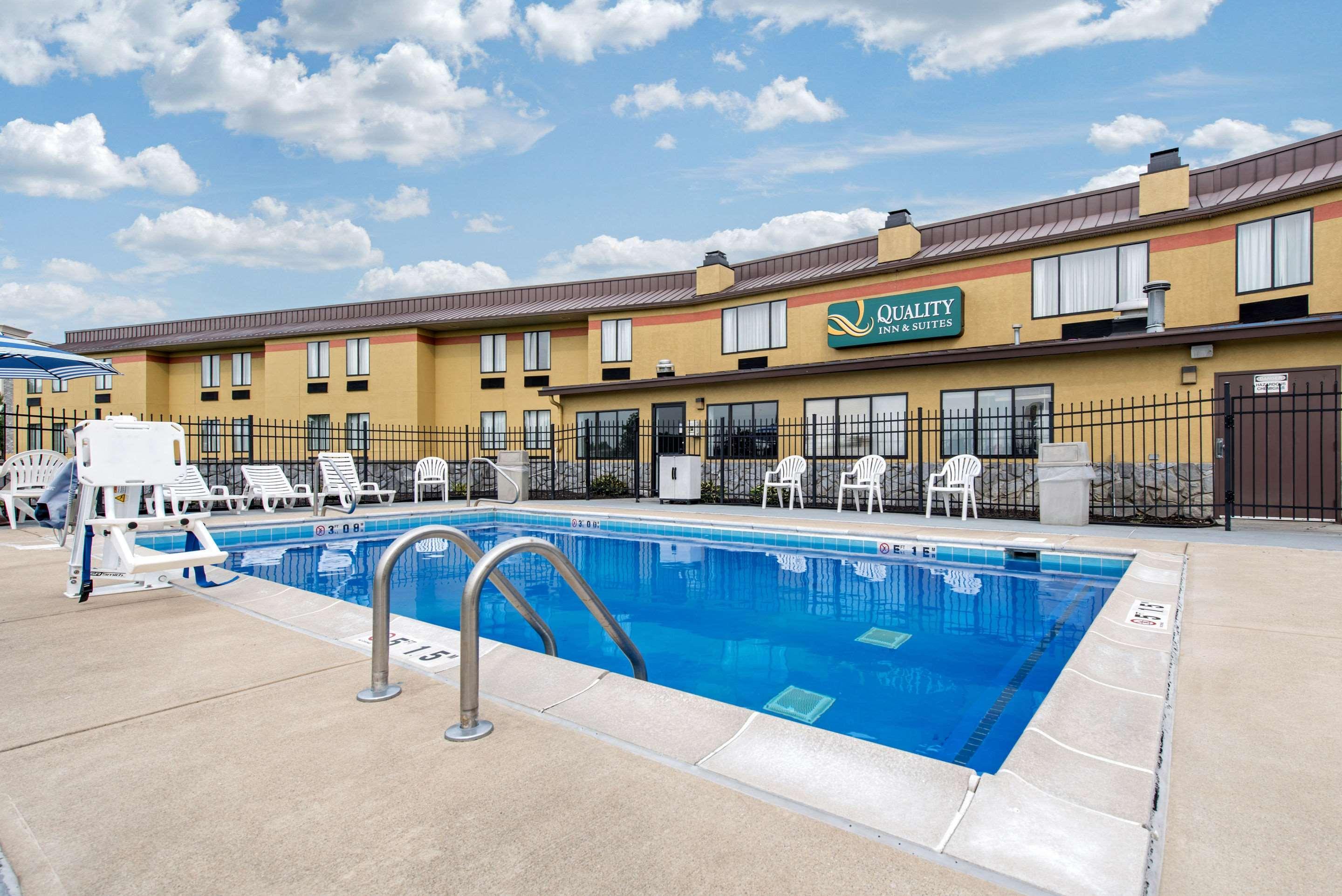 Quality Inn & Suites Brownsburg - Indianapolis West Ngoại thất bức ảnh