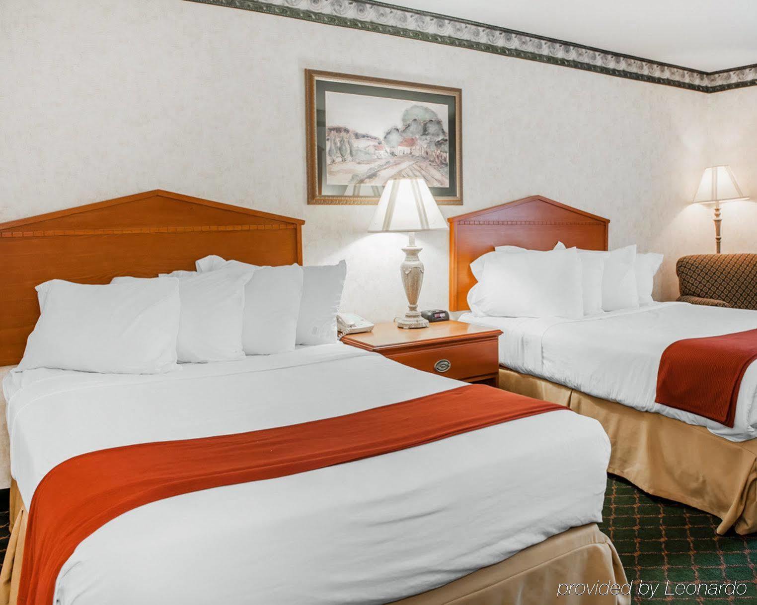 Quality Inn & Suites Brownsburg - Indianapolis West Ngoại thất bức ảnh