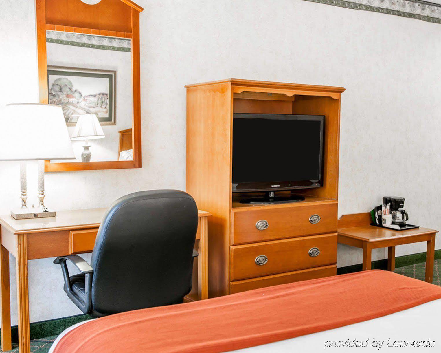 Quality Inn & Suites Brownsburg - Indianapolis West Ngoại thất bức ảnh