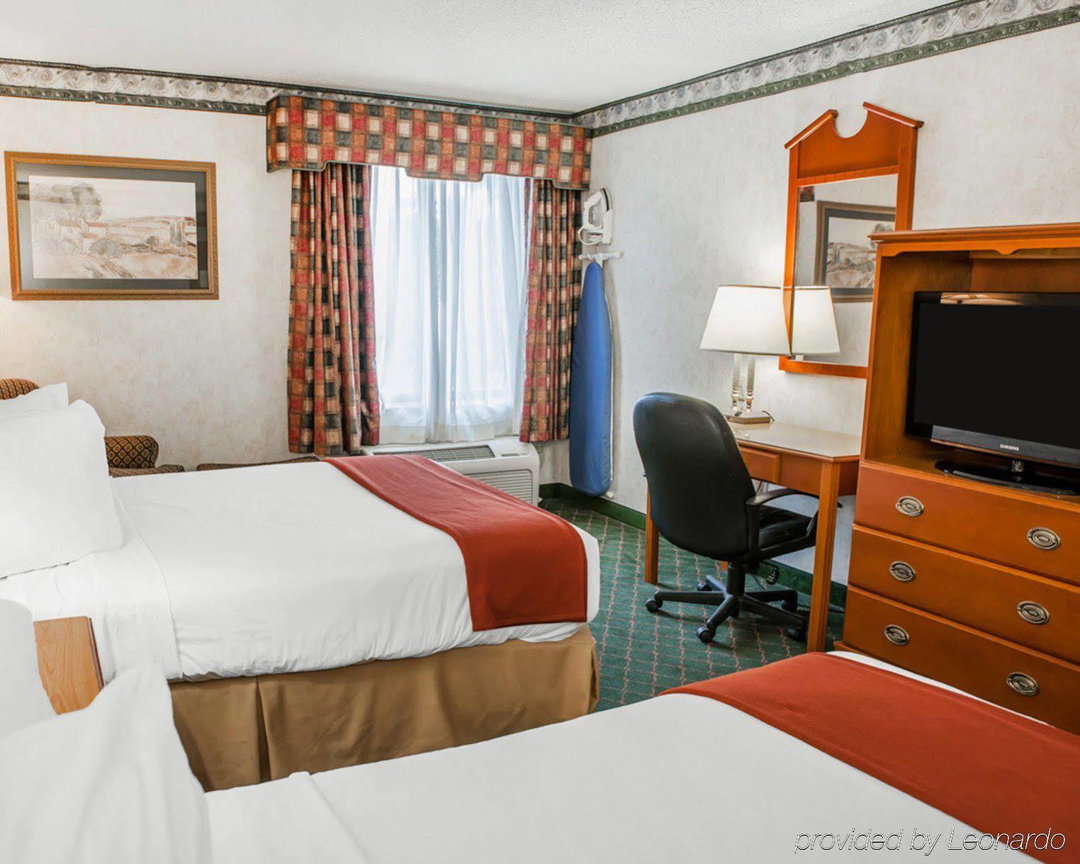 Quality Inn & Suites Brownsburg - Indianapolis West Ngoại thất bức ảnh