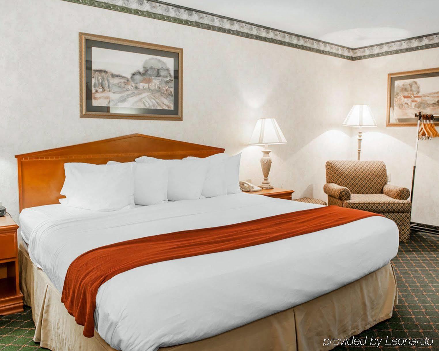Quality Inn & Suites Brownsburg - Indianapolis West Ngoại thất bức ảnh