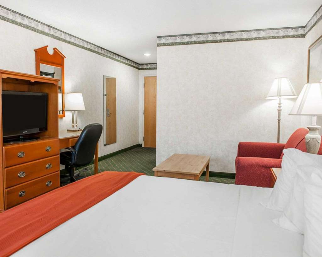 Quality Inn & Suites Brownsburg - Indianapolis West Phòng bức ảnh