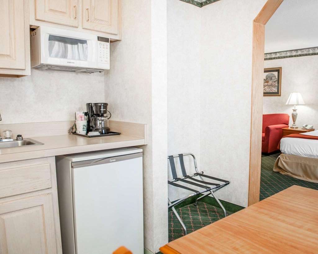 Quality Inn & Suites Brownsburg - Indianapolis West Phòng bức ảnh