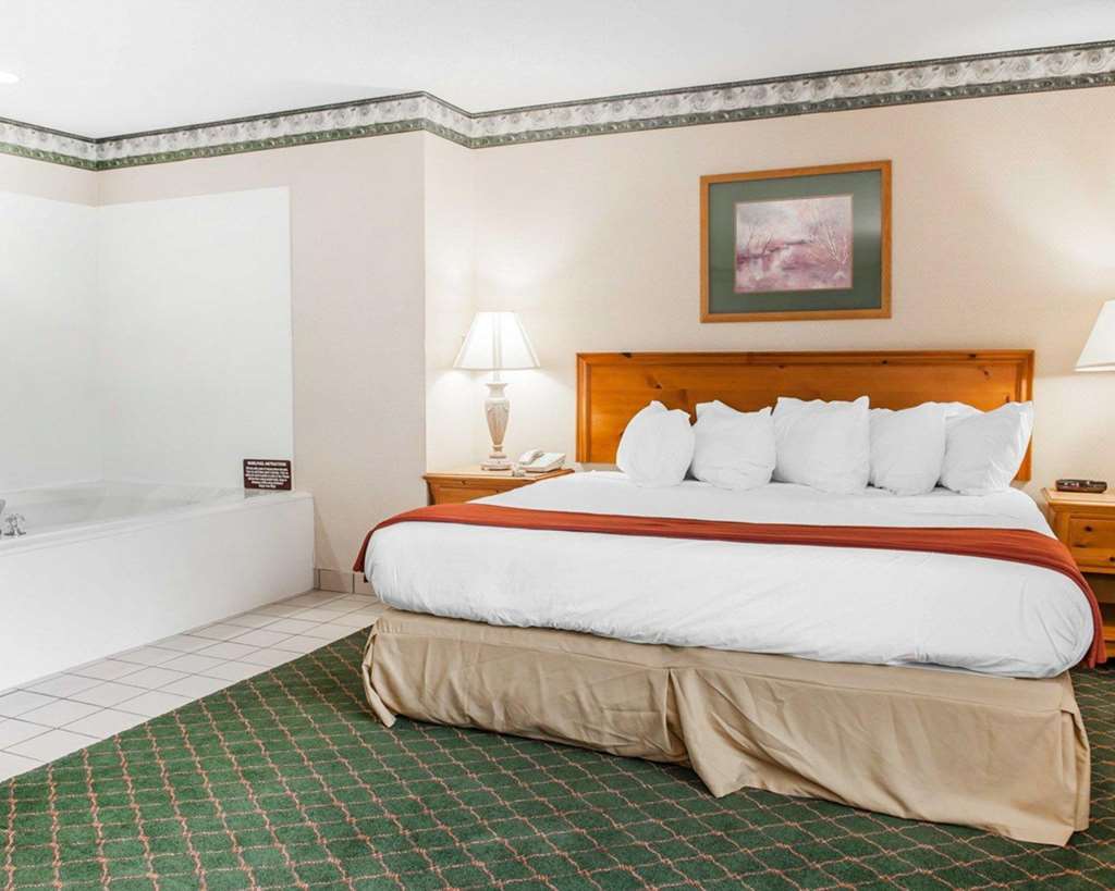 Quality Inn & Suites Brownsburg - Indianapolis West Phòng bức ảnh