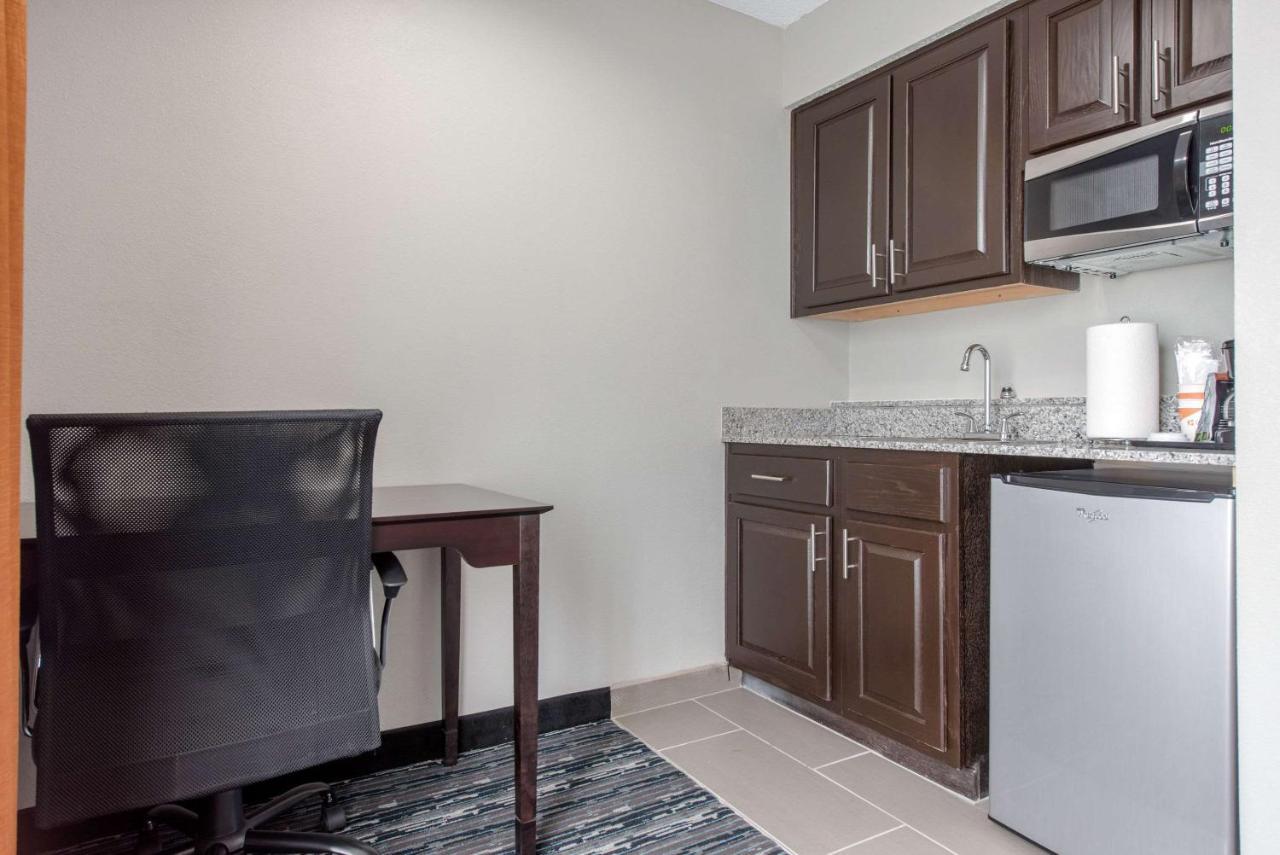 Quality Inn & Suites Brownsburg - Indianapolis West Ngoại thất bức ảnh